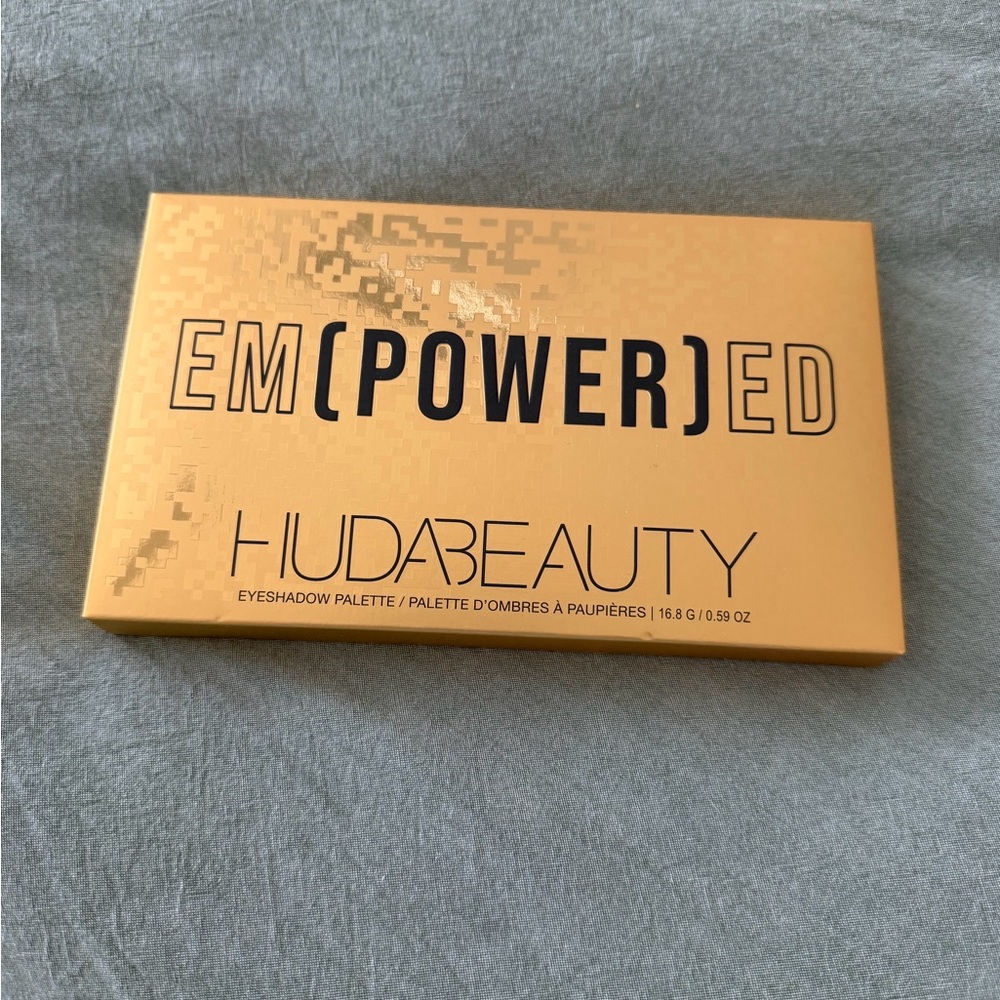HUDA BEAUTY Empowered Eyeshadow Palette - Vibrant Gold - Picture 3 of 3